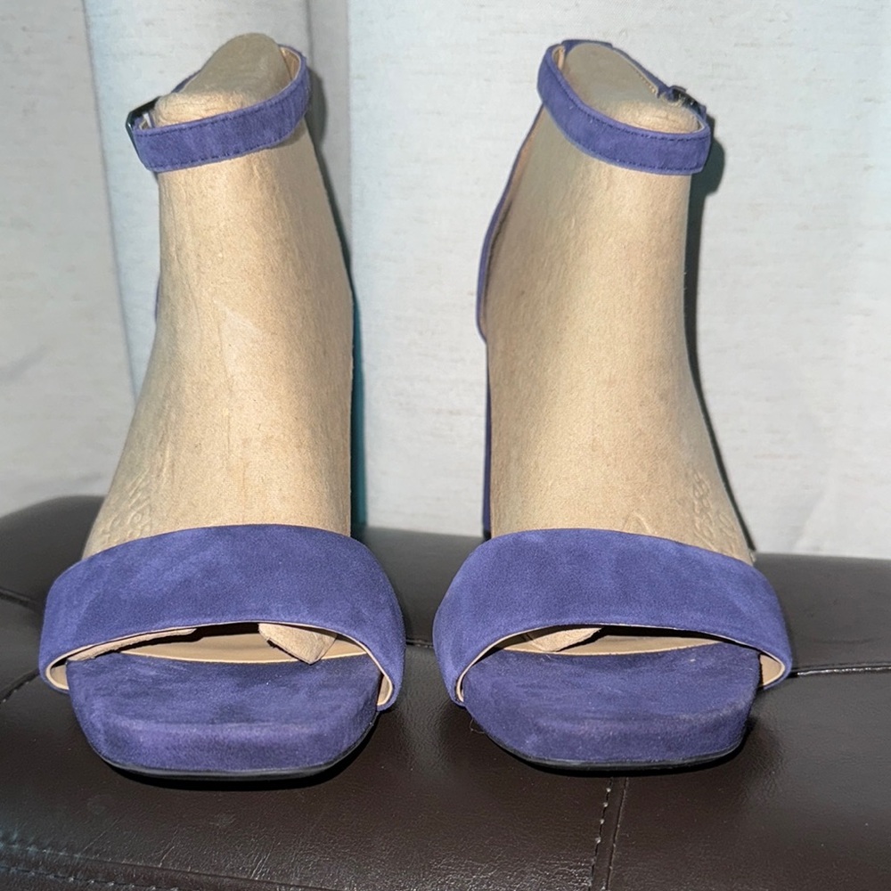 Naturalizer Joy Sandal - Color Navy Suede

0.75" platform, 4" block heel